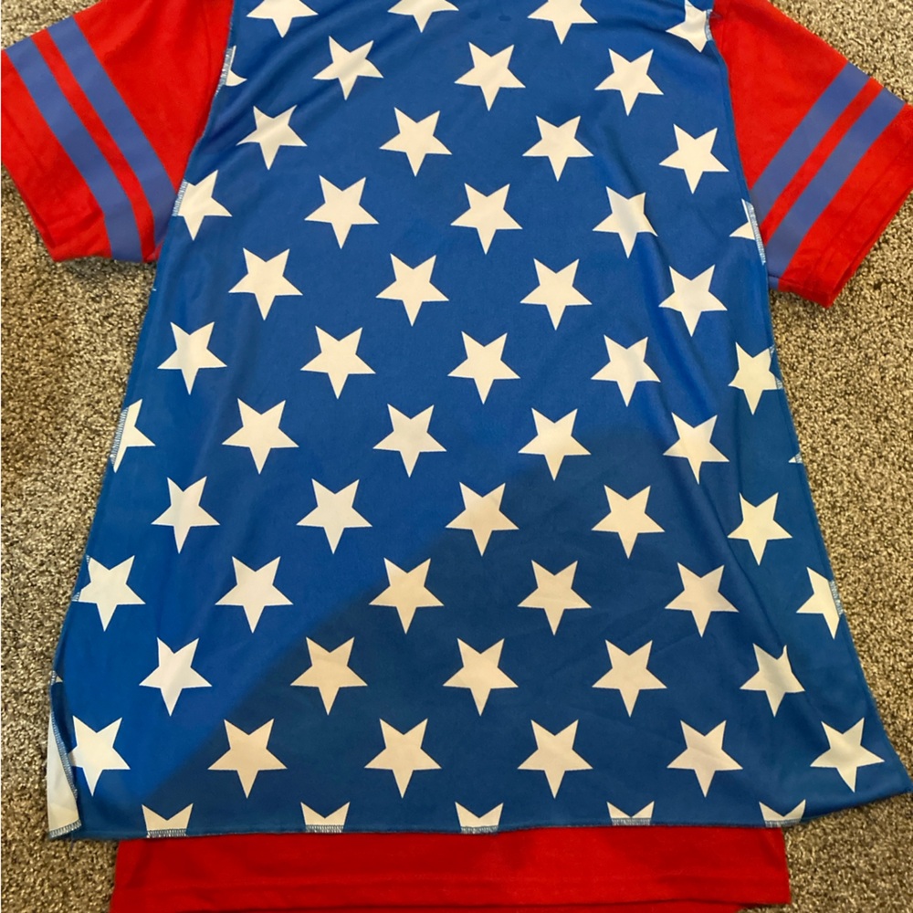 DC Comics Wonder Woman t shirt with Velcro cape - Picture 2 of 8